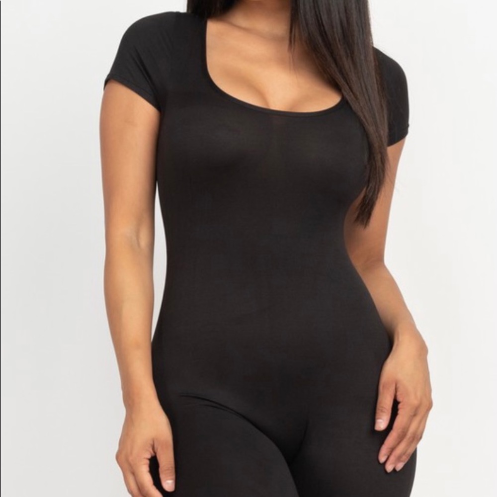 New Black Short Sleeve Scoop Neck Romper